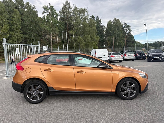 Volvo V40 Cross Country 3 of 22