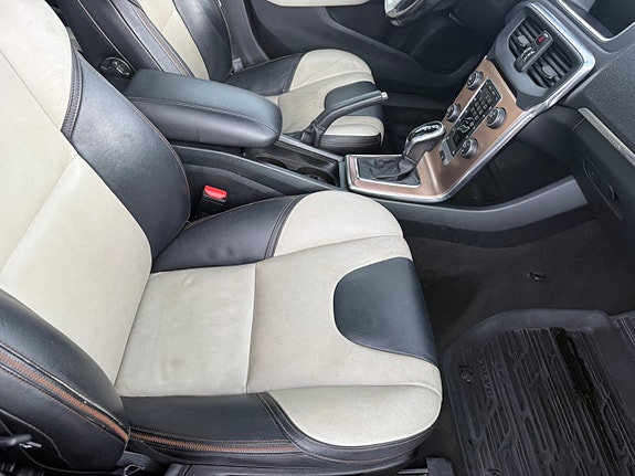 Volvo V40 Cross Country 13 of 22