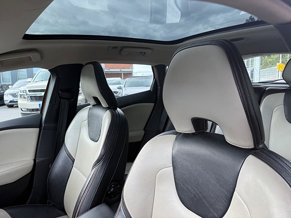 Volvo V40 Cross Country 11 of 22