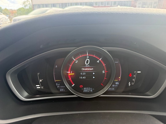 Volvo V40 Cross Country 18 of 22