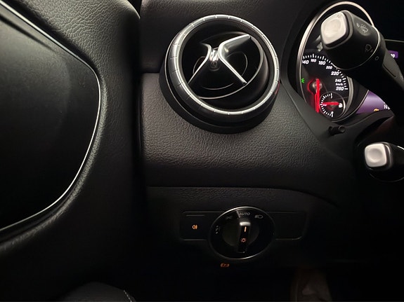 Mercedes-Benz CLA200 23 of 26