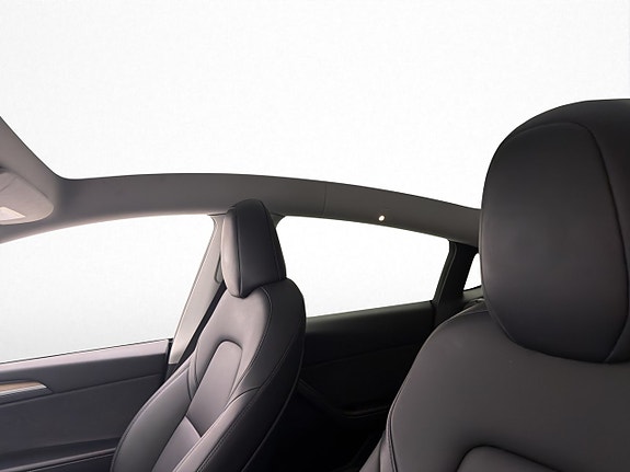 Tesla Model Y 13 of 30