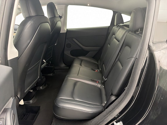 Tesla Model Y 29 of 30