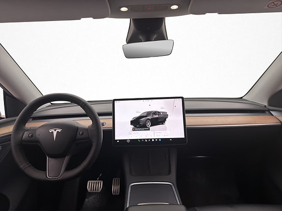 Tesla Model Y 14 of 30