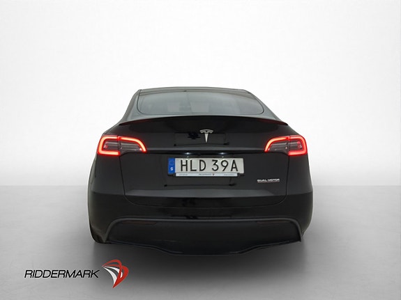 Tesla Model Y 8 of 30