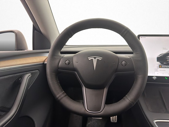 Tesla Model Y 15 of 30