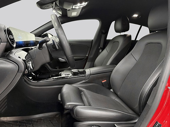 Mercedes-Benz CLA180 8 of 16