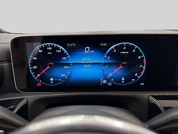 Mercedes-Benz CLA180 10 of 16