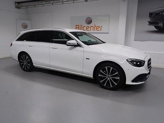 Mercedes-Benz E300 4 of 30