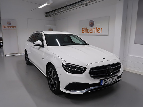 Mercedes-Benz E300 3 of 30