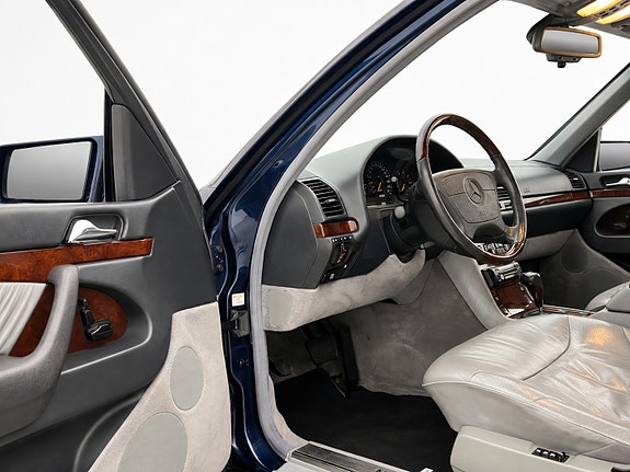 Mercedes-Benz S500 4 of 22