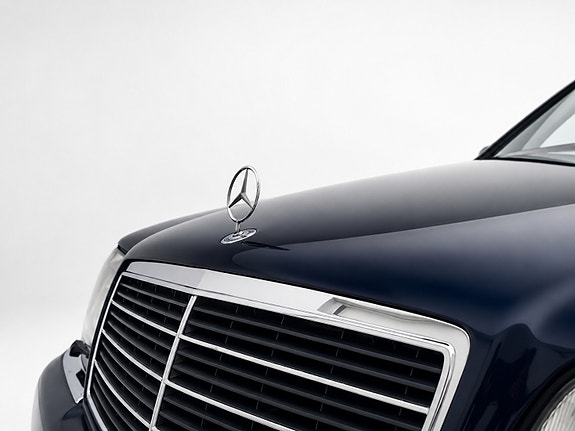 Mercedes-Benz S500 2 of 22