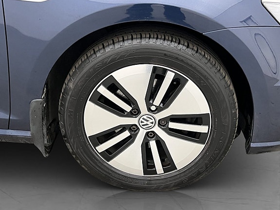 Volkswagen e-Golf VII 30 of 30
