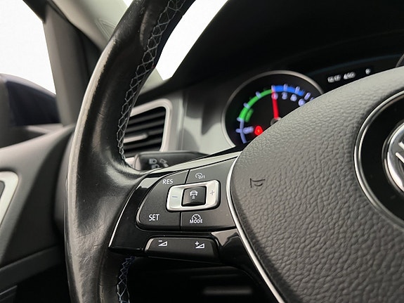 Volkswagen e-Golf VII 15 of 30