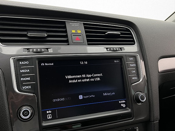 Volkswagen e-Golf VII 22 of 30