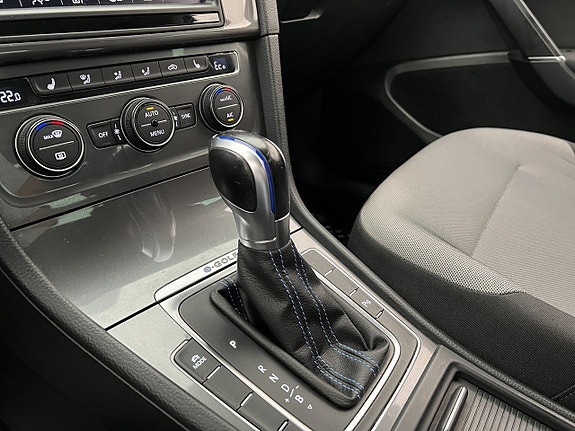 Volkswagen e-Golf VII 23 of 30