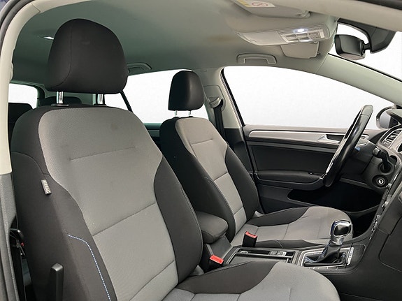 Volkswagen e-Golf VII 24 of 30