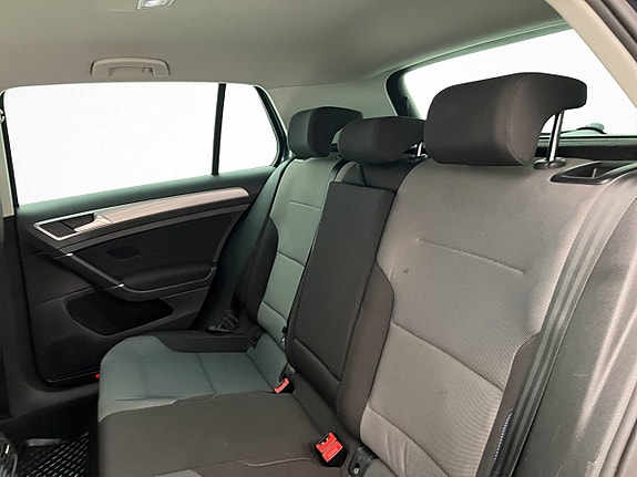 Volkswagen e-Golf VII 26 of 30