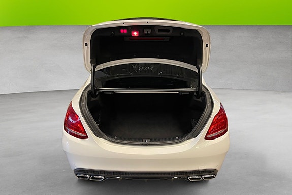 Mercedes-Benz C63 15 of 26