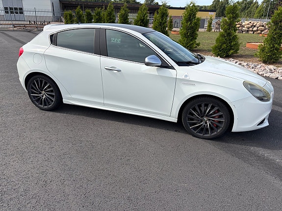 Alfa Romeo Giulietta 3 of 6