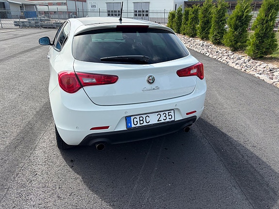 Alfa Romeo Giulietta 6 of 6
