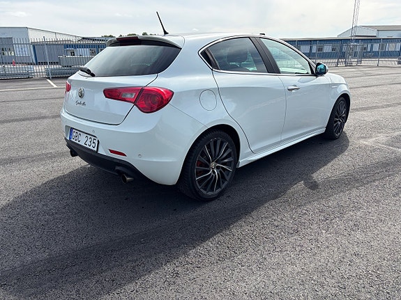 Alfa Romeo Giulietta 4 of 6