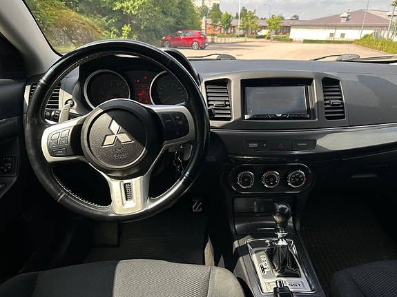 Mitsubishi Lancer 10 of 13
