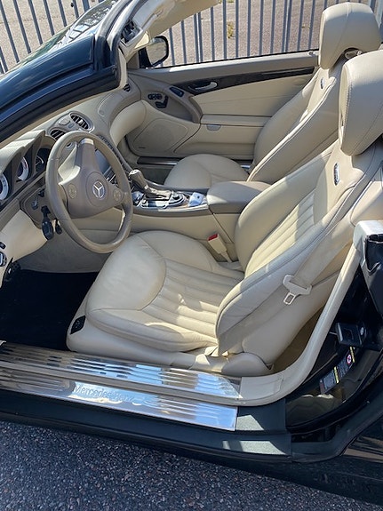 Mercedes-Benz SL350 3 of 4