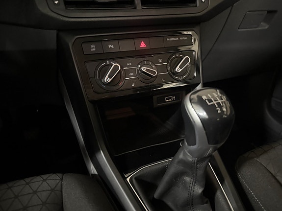 Volkswagen T-Cross 18 of 28