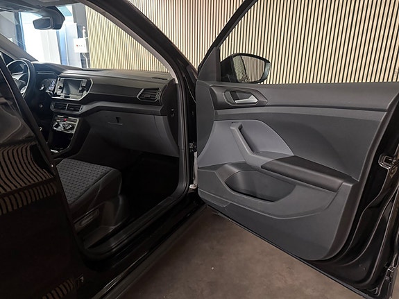 Volkswagen T-Cross 23 of 28