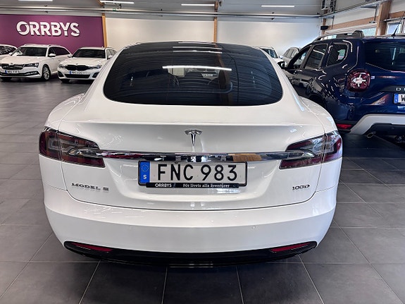 Tesla Model S 4 of 14