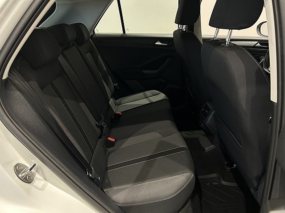 Volkswagen T-Roc 11 of 20