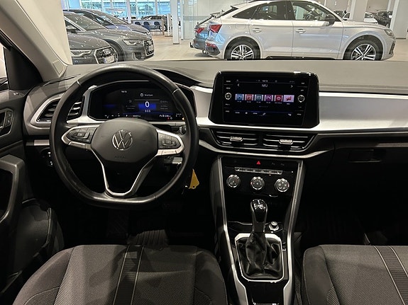 Volkswagen T-Roc 13 of 20