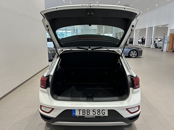 Volkswagen T-Roc 10 of 19