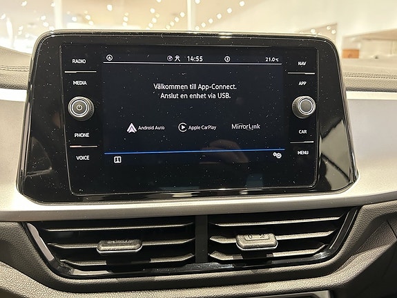 Volkswagen T-Roc 17 of 19