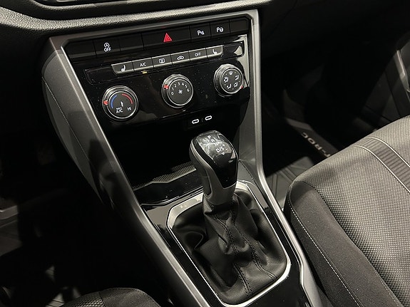 Volkswagen T-Roc 19 of 19
