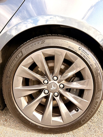 Tesla Model S 5 of 9