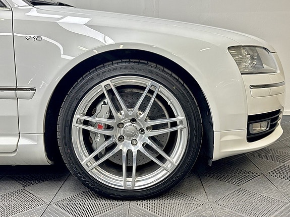 Audi S8 5 of 23