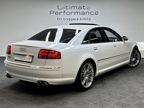 Audi S8 2 of 23