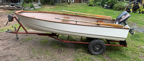 Roddbåt/Motorbåt med Mariner 5 hk, trailer och åror 3 of 4