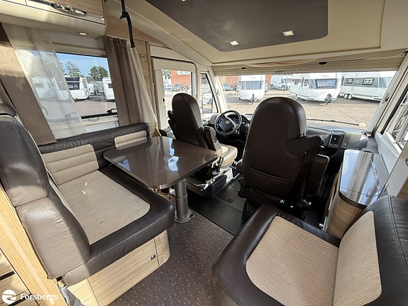Adria SONIC I 700 SLT // Så bekväm med låga långbäddar, badrum bak & bra las 5 of 16