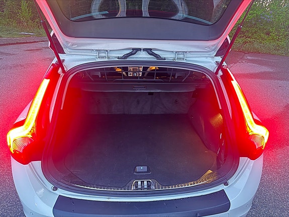 Volvo V60 Cross Country 4 of 6