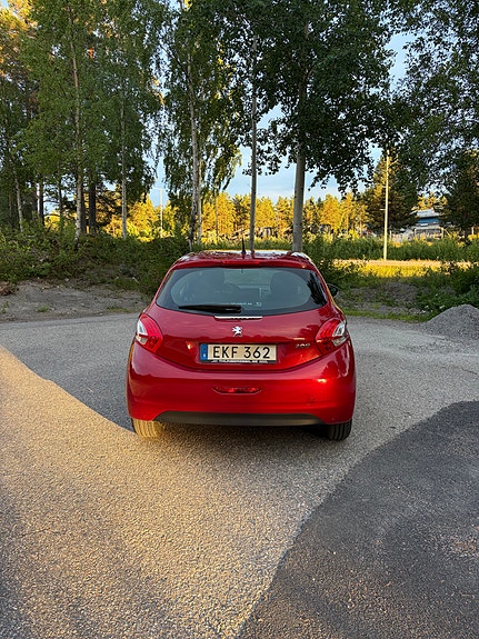 Peugeot 208 5 of 8