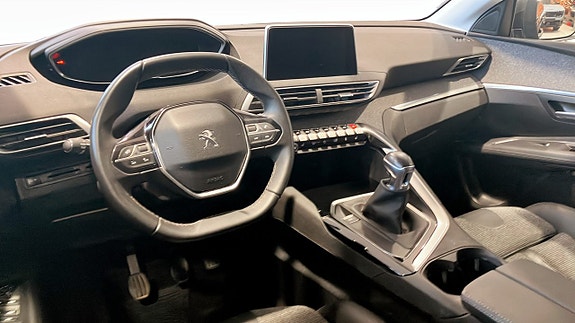 Peugeot 3008 4 of 9