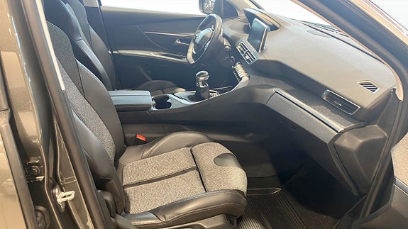 Peugeot 3008 3 of 9