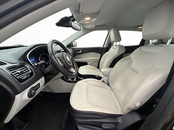 Jeep Compass 10 of 28