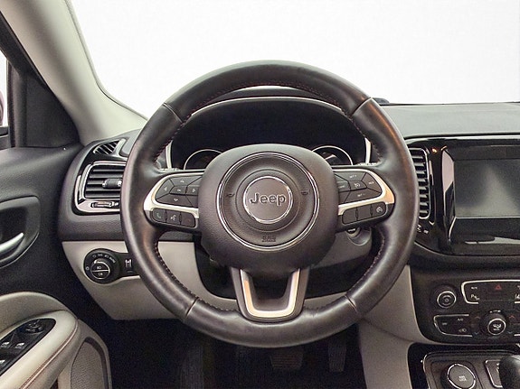 Jeep Compass 12 of 28