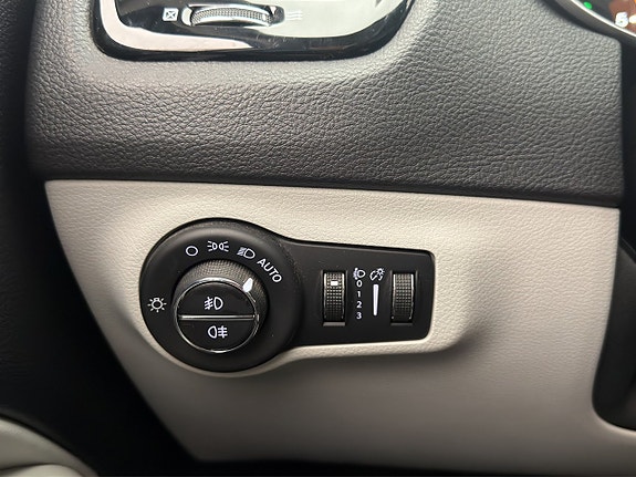 Jeep Compass 28 of 28