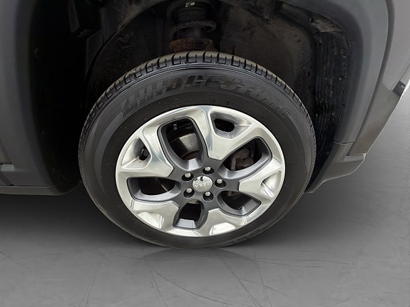 Jeep Compass 27 of 28