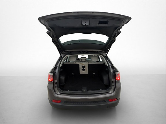 Jeep Compass 21 of 28